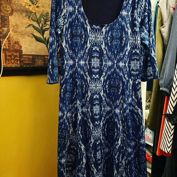 Signature by Robbie Bee Blue Patterned Dress - Picture 3 of 4